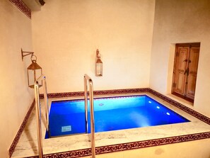 Indoor spa tub - Riad Azra Marrakech (Marrakech)
