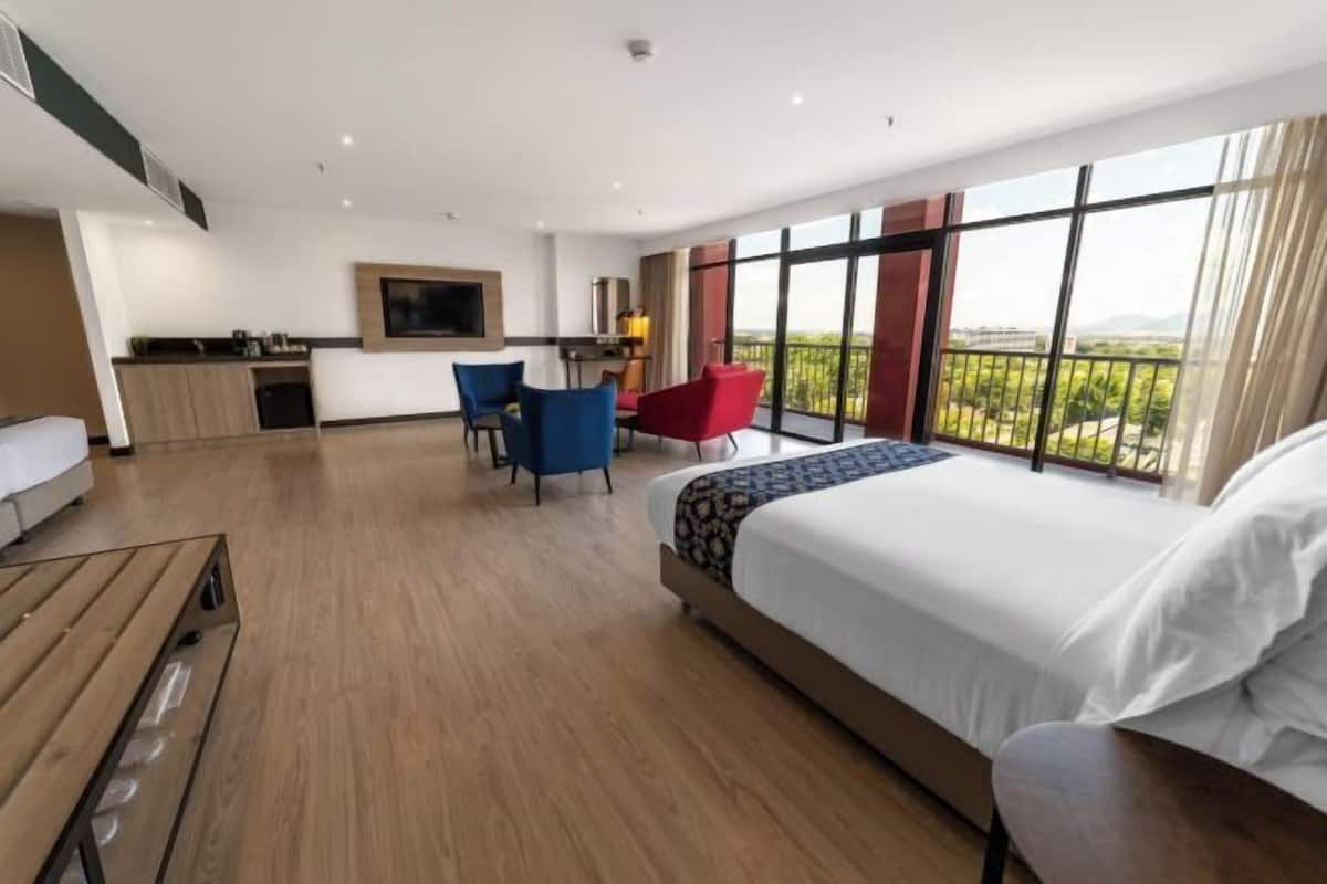 1 bedroom, in-room safe, individually furnished, desk