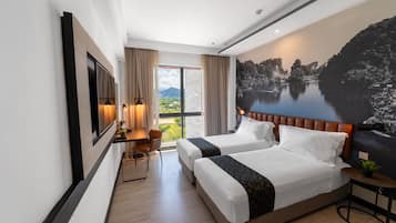 In-room safe, individually furnished, desk, laptop workspace