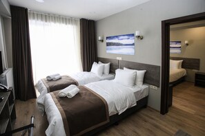 Family Room | Desk, soundproofing, iron/ironing board, free WiFi - Hotel GeoGraphy (Kazbegi)