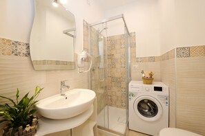 Shower, hair dryer, bidet, towels - Holiday home surrounded by greenery (Pianillo)