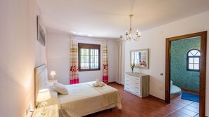 4 chambres, lit de bébé portatif, Wi-Fi