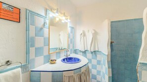 Shower - Estudio Juzcar Júzcar by Ruralidays (Málaga)