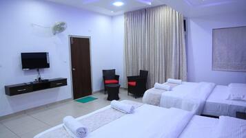 Suite Room | Iron/ironing board, free WiFi