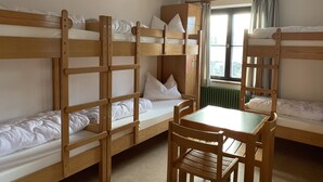 Rom, for menn og kvinner (Bed in a 6-bed dormitory) | Barnesenger (inkludert) og ekstrasenger (mot et tillegg)