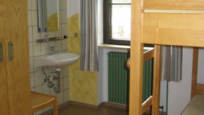 Rom, for menn og kvinner (Bed in a 6-bed dormitory) | Barnesenger (inkludert) og ekstrasenger (mot et tillegg)