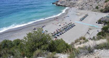 Beautiful house- Albaicín- City center. Parking for large cars by the house