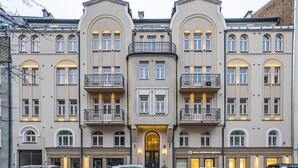 A multi-story hotel with a symmetrical facade, balconies, and a central entrance. - WINWINSTAY Art Nouveau Lumiere Residence (Riga)