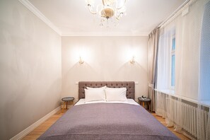 2 quartos, individualmente decorados, individualmente mobiliados