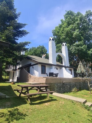 Terrace/patio - Polonezköy Country Club & Accommodation in the Wildlife Park (Beykoz)