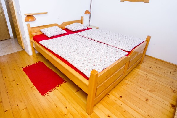Double Room (Child bed 3) | Individually decorated, individually furnished, desk, soundproofing - Tourist Farm Pri Martinovih (Brezice)
