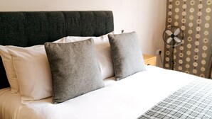 WiFi (free), bed sheets - Bridge Street House (Winchester)
