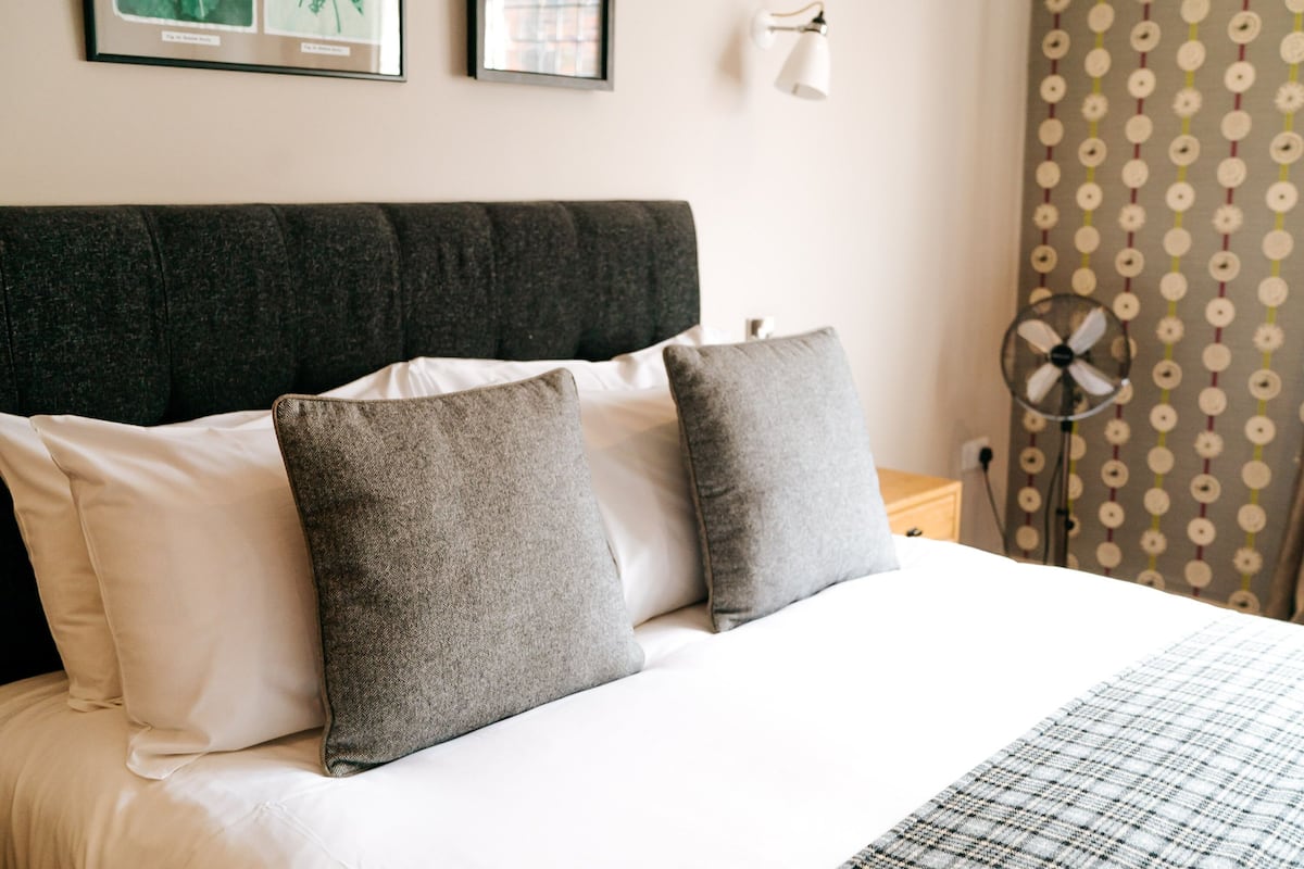 Free WiFi, bed sheets