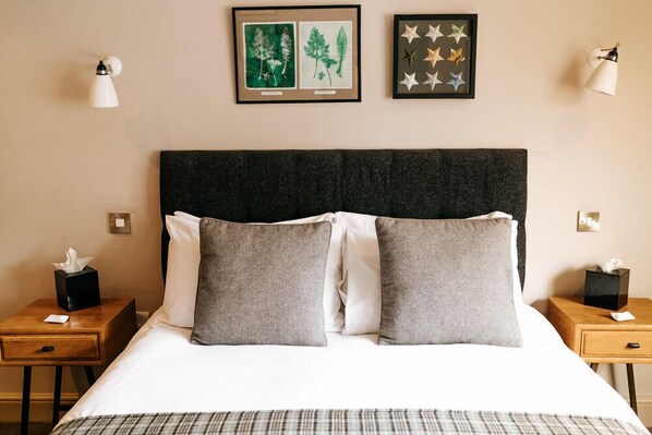 Double Room (Comfortable) | Free WiFi, bed sheets - Bridge Street House (Winchester)