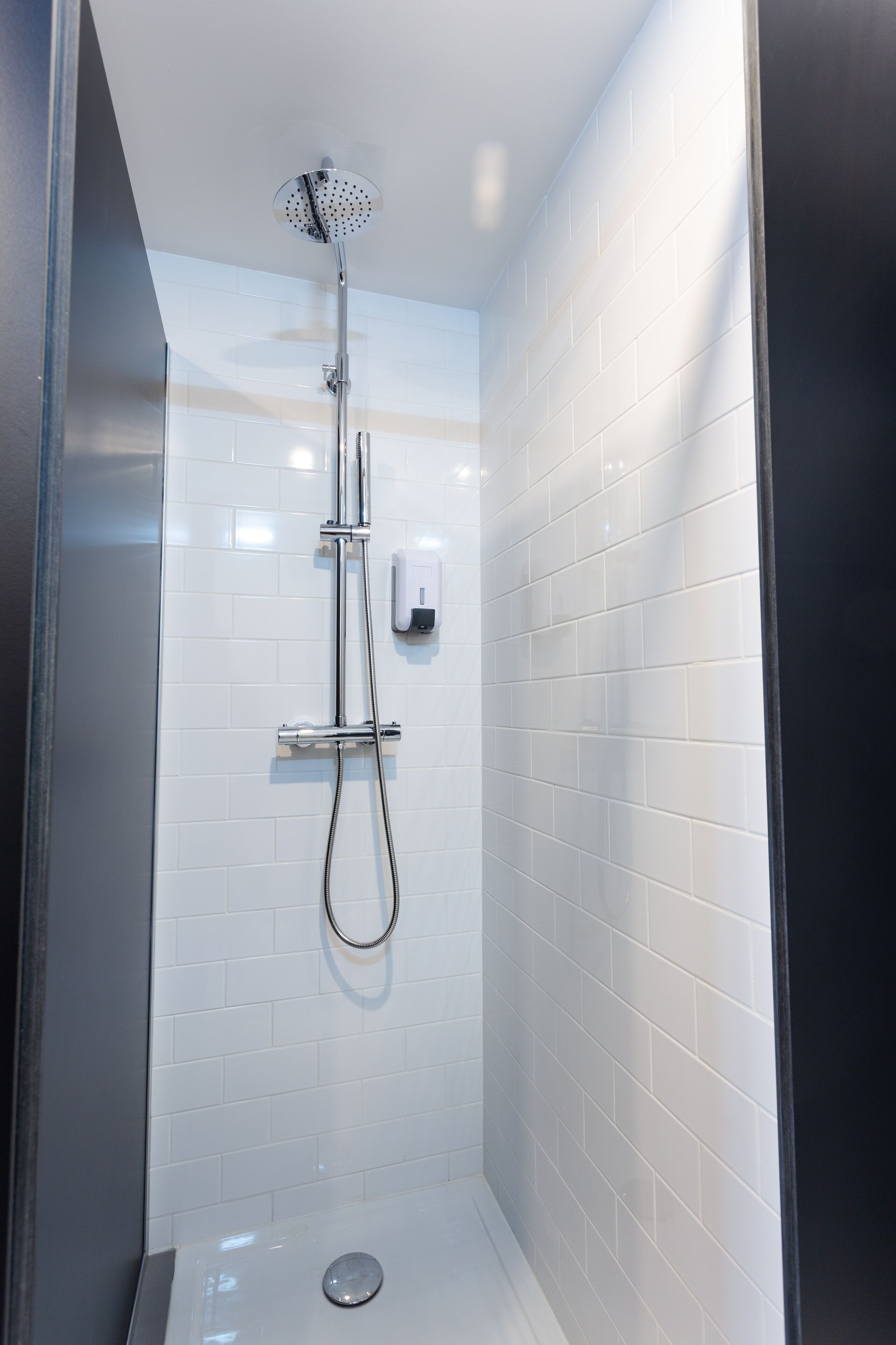 Dormitório compartilhado, somente para mulheres, banheiro compartilhado (1 bed in 8-bed dorm) | Chuveiro