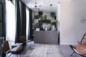 Reception - Hostel Alameda Exclusive House (Faro)