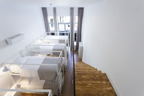 Slaapzaal, gemengd, gemeenschappelijke badkamer (1 bed in 16-bed dorm) | Geluiddichte muren, gratis wifi, rolstoeltoegang