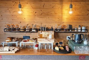 Tägliches inbegriffenes Frühstücksbuffet