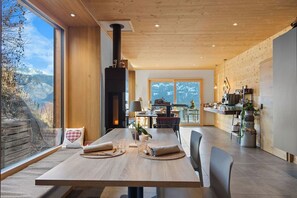 Free daily buffet breakfast - Chalet Diognysos B&B (Crans-Montana)