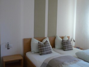 3 bedrooms, laptop workspace, free rollaway beds, free WiFi - Ferienwohnungen Simone (Wald im Pinzgau)