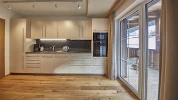 Apartment (Top 3) | Private kitchen | Fridge, microwave, oven, stovetop