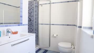 Dusche, Regendusche, kostenlose Toilettenartikel, Haartrockner