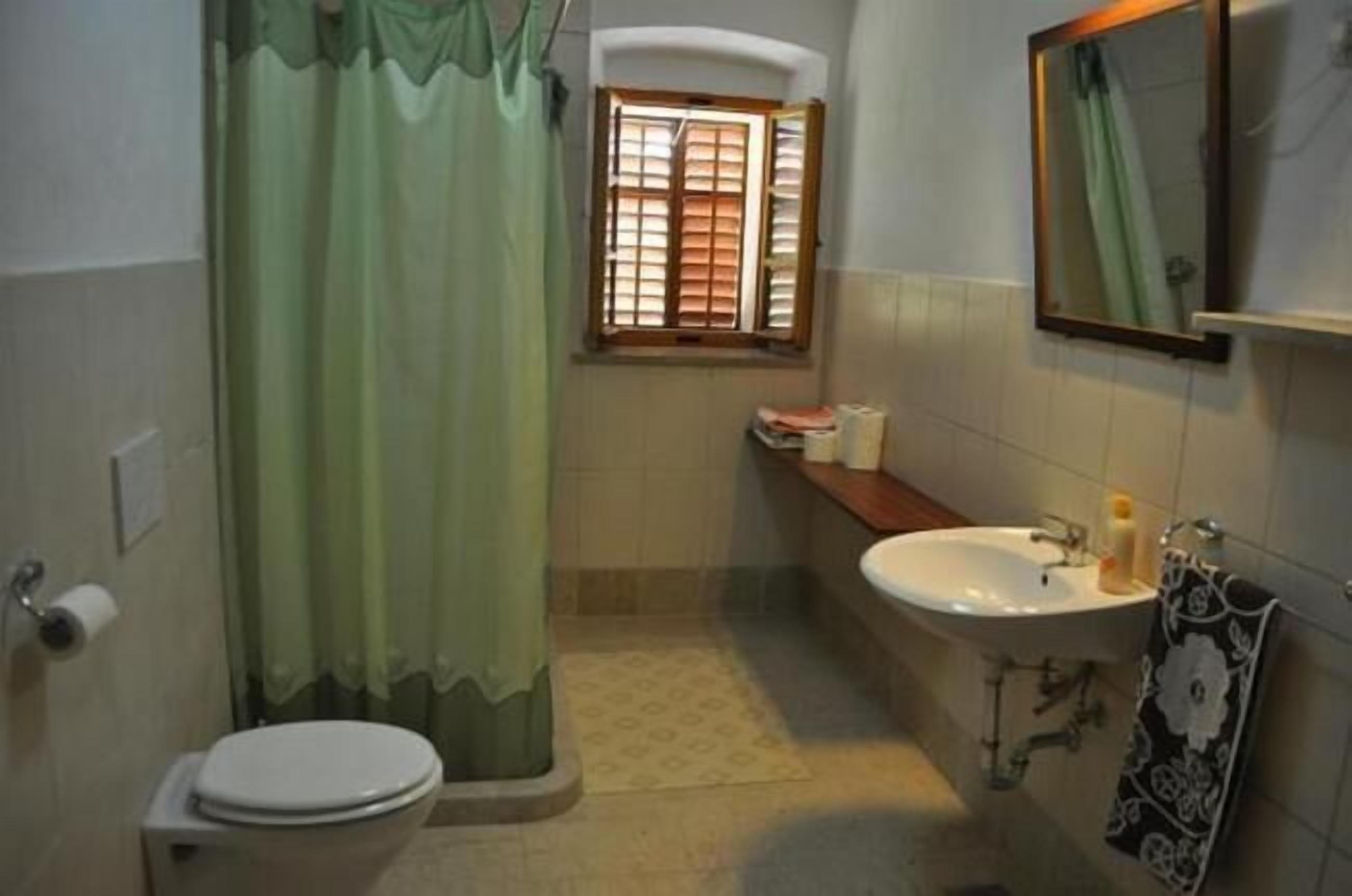 Apartment, 1 Bedroom (A) | Bathroom | Shower, towels, soap, toilet paper
