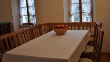Apartment, 1 Bedroom (A) | In-room dining