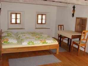 Studio (D) | Iron/ironing board, bed sheets - Apartments Koptur (Škocjan)