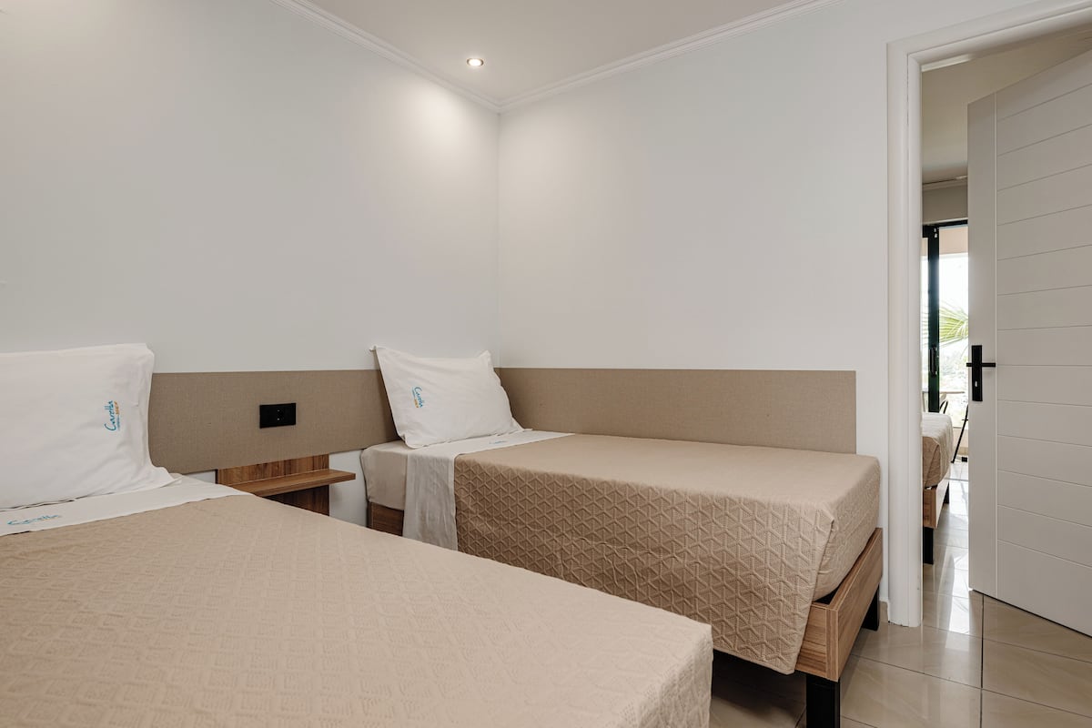 Family Room, 1 Bedroom, Pool View