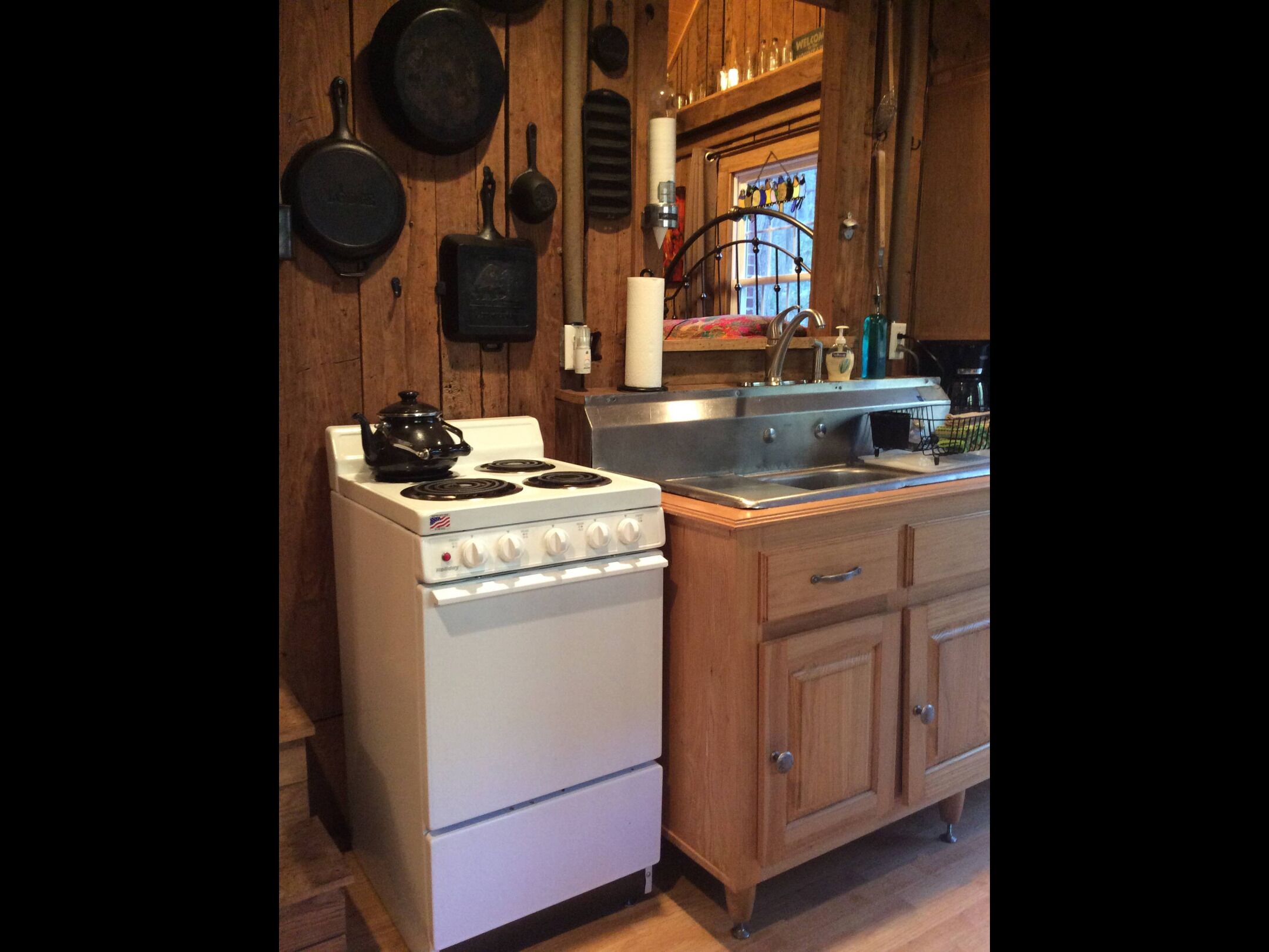 Step back in time and get in touch with nature💚<br>Holyfield Cabin and Bunkhouse