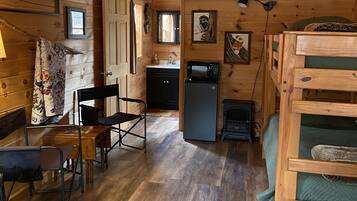 2 habitaciones, cuna de viaje, wifi gratis y ropa de cama