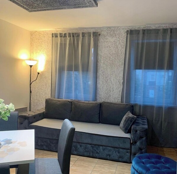 City Apartment, 1 Bedroom | Living area