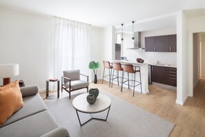 Design Apartment, 1 Bedroom, Private Bathroom | Private kitchen | Full-sized fridge, microwave, oven, stovetop - Murmuri Residence Concepcio (Barcelona)