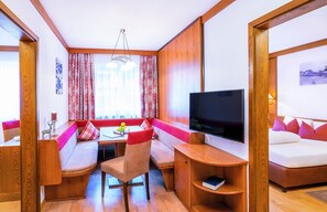 Leilighet – comfort, 2 soverom (Apartment Sulai) | Spiseområde på rommet