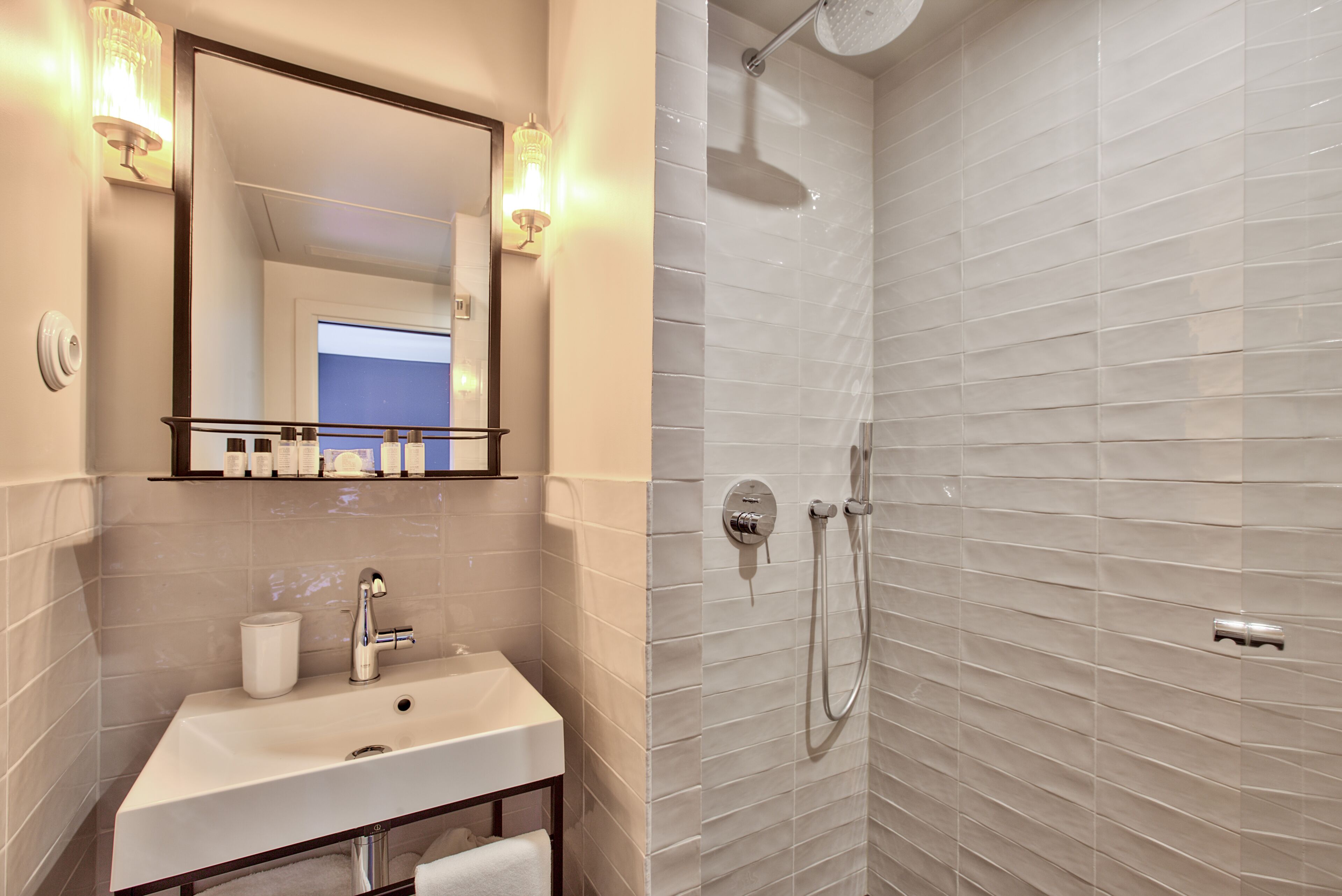 junior suite | bathroom | shower, rainfall showerhead, free toiletries, hair dryer