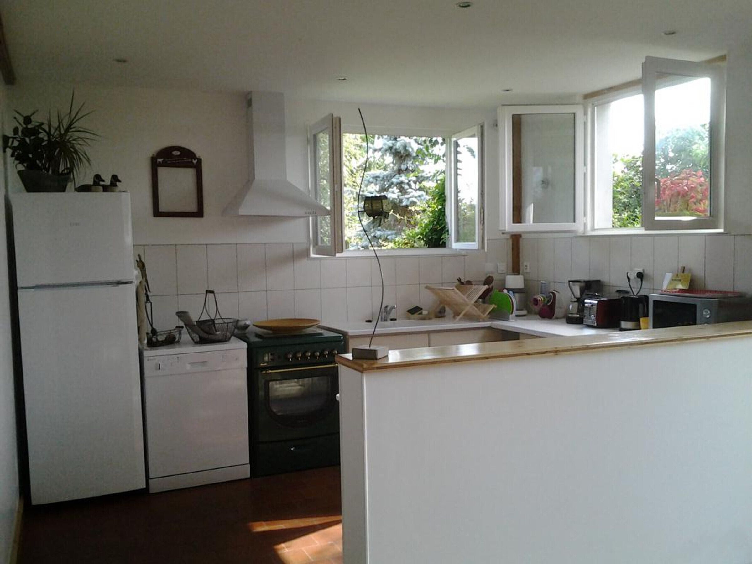 Réfrigérateur, micro-ondes, lave-vaisselle, congélateur