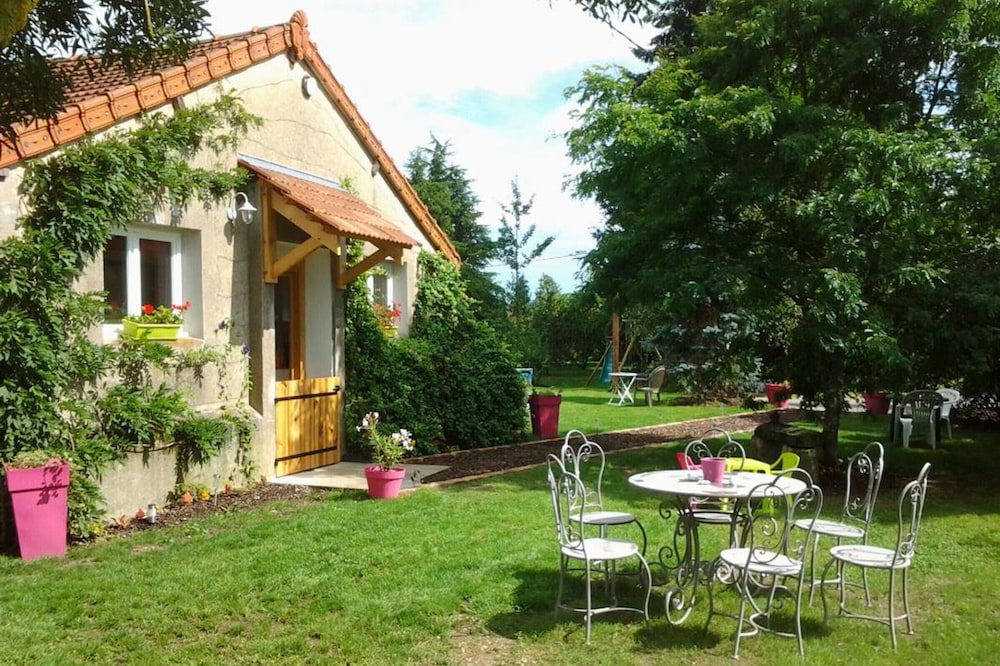 Gite Moulins, 2 bedrooms, 5 persons