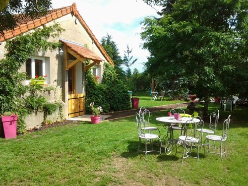 Renovated house with pool and garden in Moulins