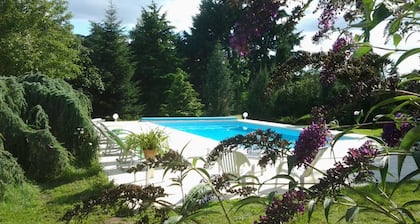 Casa rural con piscina, parque, juegos y WiFi en alquiler