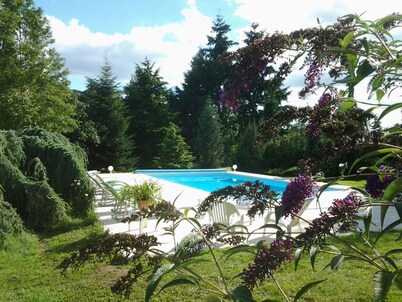 Renovated house with pool and garden in Moulins
