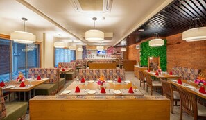 Daily buffet breakfast for a fee