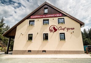 Voorkant van accommodatie