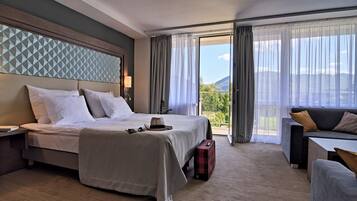 Deluxe Double Room | Hypo-allergenic bedding, free WiFi, bed sheets, wheelchair access