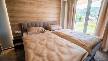 Habitación Deluxe con 1 cama matrimonial o 2 individuales (3) | Minibar, caja de seguridad en la habitación, escritorio y wifi gratis