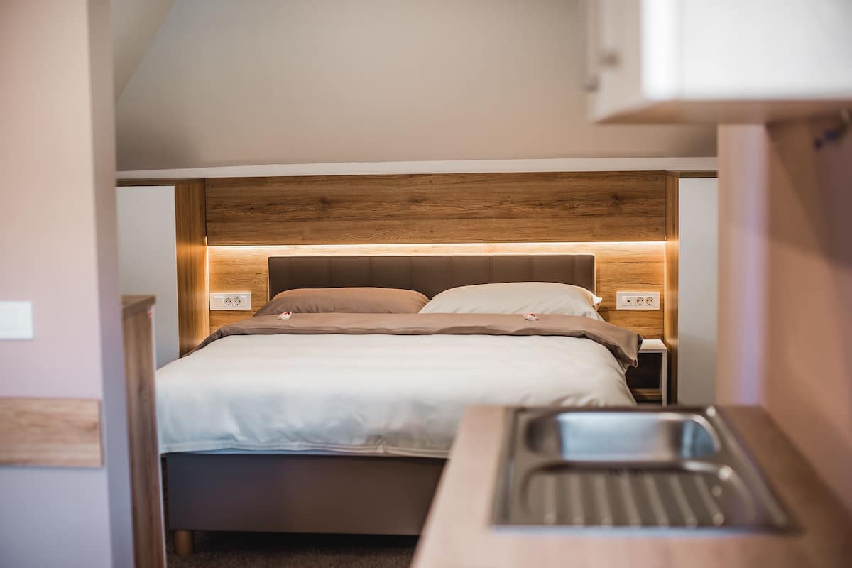 Minibar, una cassaforte in camera, una scrivania, Wi-Fi gratuito