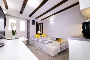 아파트 (1. V) | 1 개의 침실, 책상, 다리미/다리미판, 유아용 침대