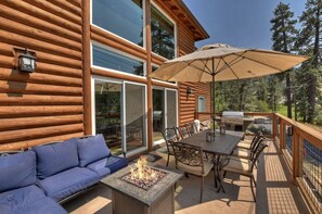 Unclassified image, 2 of 36, button - Custom luxury with golf course views, top-tier amenities, and walkable access to Bear Mountain Resort. (Big Bear Lake)