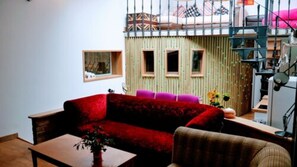 Studio | Individuelt dekorert, individuelt innredet og strykejern/-brett