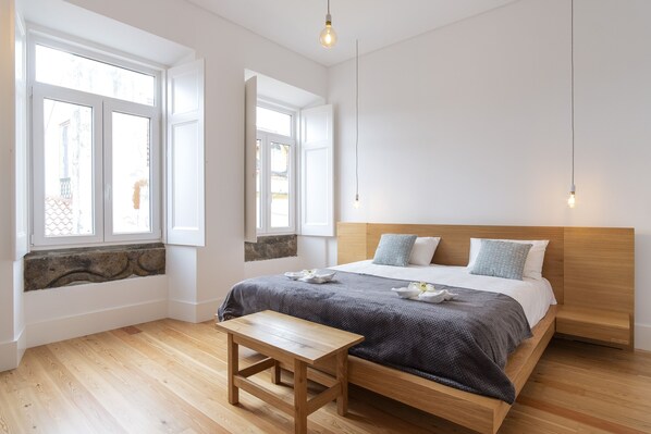 Iron/ironing board, free WiFi, bed sheets